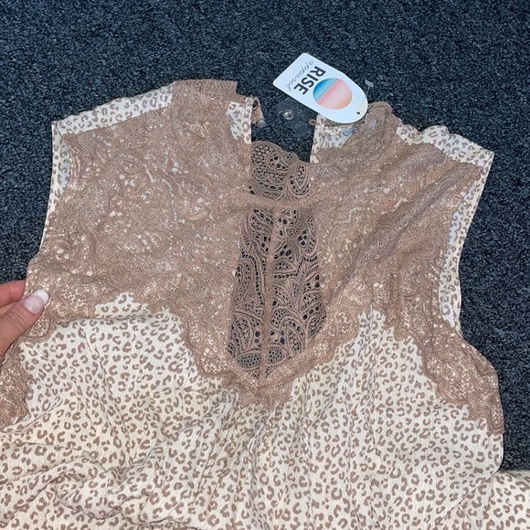 Leopard Print Romper w Lace - Picture 3 of 5
